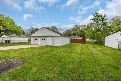 6833 Maplewood Road, Parma Heights, OH 44130 - Photo 35