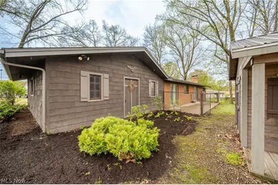 1019 Park Circle, Girard, OH 44420 - Photo 5