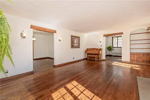 3306 Grenway Rd, Huber Heights, OH 44122 - Photo 9
