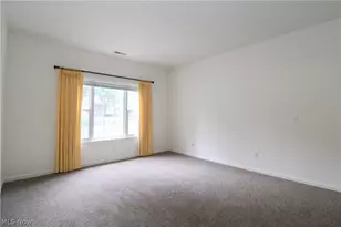 5645 Clingan Rd, Struthers, OH 44471 - Photo 13