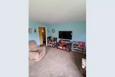 68490 Elm Street, Bridgeport, OH 43912 - Photo 9