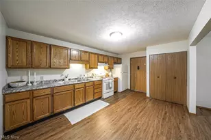 8140 Southwood Dr, Garrettsville, OH 44231 - Photo 7