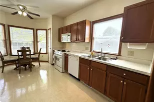 135 Village Dr, Green Hills, OH 44131 - Photo 9
