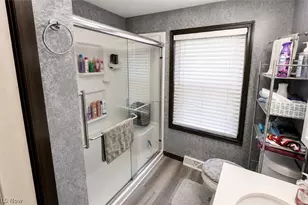 375 E Huston St, Barberton, OH 44203 - Photo 7