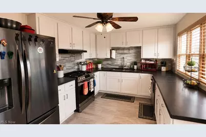 375 E Huston Street, Barberton, OH 44203 - Photo 5