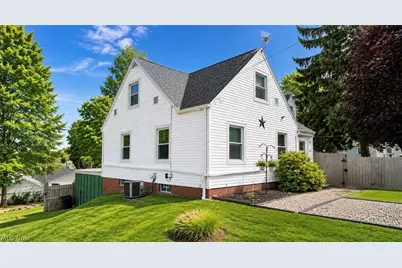 375 E Huston Street, Barberton, OH 44203 - Photo 3