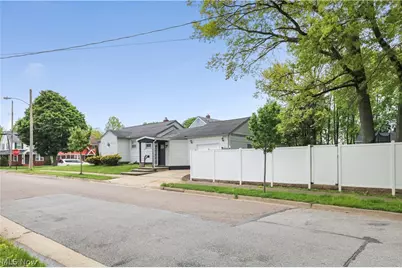 1043 Slosson Street, Akron, OH 44320 - Photo 5