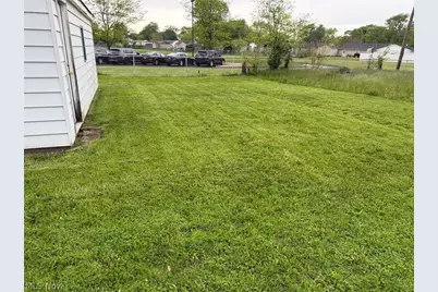 1939 Midway Avenue NE, Canton, OH 44705 - Photo 5