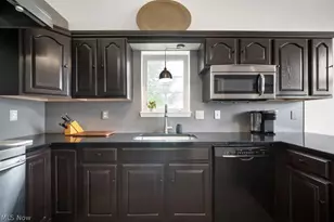 300 Eagleton Ct, Macedonia, OH 44056 - Photo 5