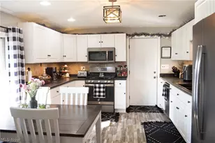 12197 Melody Ln, Grafton, OH 44044 - Photo 5