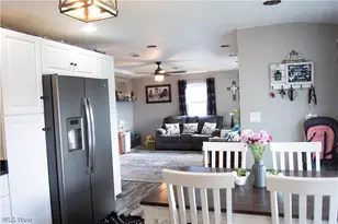 12197 Melody Ln, Grafton, OH 44044 - Photo 7