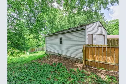 190 E Brookside Avenue, Akron, OH 44301 - Photo 5