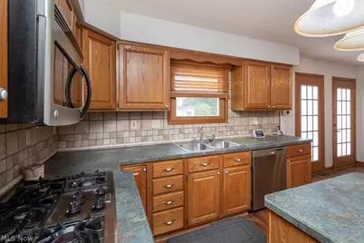 595 Montgomery Drive, Brunswick, OH 44212 - Photo 7