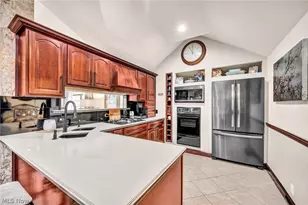 1361 Main St, Lakemore, OH 44250 - Photo 9