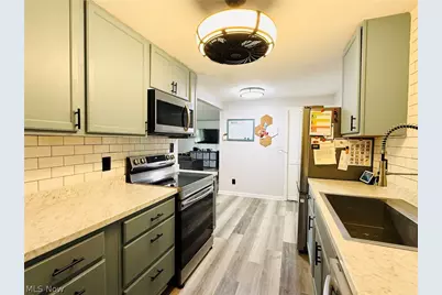 9731 Sunrise Boulevard #M31, North Royalton, OH 44133 - Photo 11