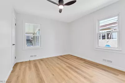 10620 Raymond Avenue, Garfield Heights, OH 44125 - Photo 17
