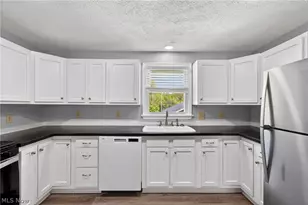 3005 46th St SW, Canton, OH 44706 - Photo 9