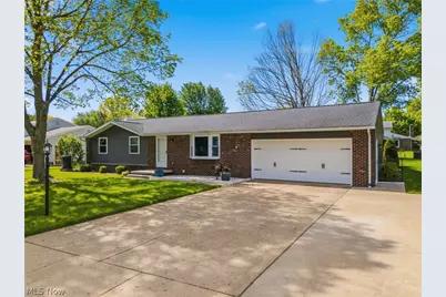 334 Providence Avenue SE, New Philadelphia, OH 44663 - Photo 5
