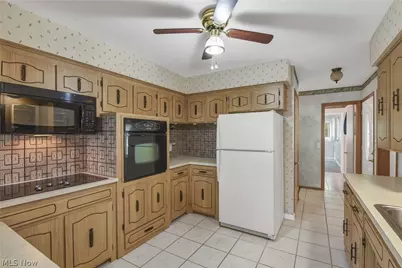 8089 Wesley Drive, Strongsville, OH 44136 - Photo 7