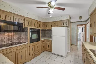 8089 Wesley Dr, Strongsville, OH 44136 - Photo 7