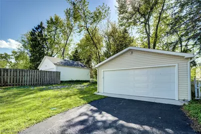 1548 Biltmore Road, Lyndhurst, OH 44124 - Photo 11