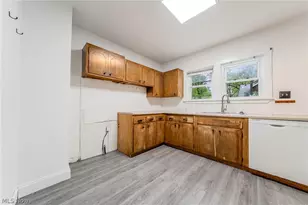 20180 Hillcrest Dr, Euclid, OH 44117 - Photo 17