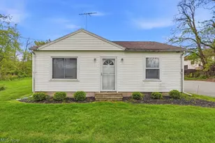 39 Castle Dr, Stow, OH 44262 - Photo 1