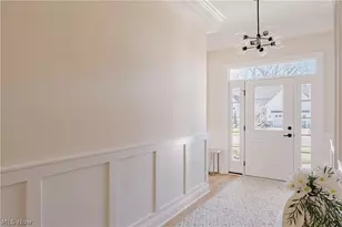 6469 N Cobblestone Rd, Mayfield Village, OH 44143 - Photo 3
