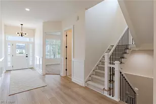 570 Magnolia Ct, Mayfield Village, OH 44143 - Photo 3