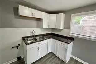 633 Blossom Dr, Lorain, OH 44052 - Photo 7