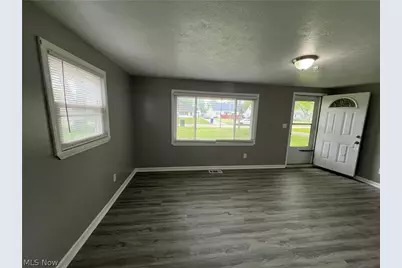 633 Blossom Drive, Lorain, OH 44052 - Photo 3