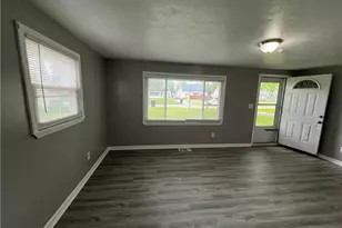 633 Blossom Dr, Lorain, OH 44052 - Photo 3