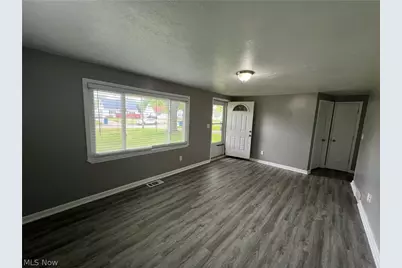 633 Blossom Drive, Lorain, OH 44052 - Photo 5