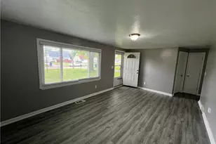 633 Blossom Dr, Lorain, OH 44052 - Photo 5