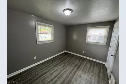 633 Blossom Drive, Lorain, OH 44052 - Photo 9