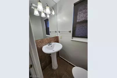 2452 Bromley Road, University Heights, OH 44118 - Photo 11