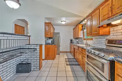 10548 Briar Hill Drive, Kirtland, OH 44094 - Photo 13