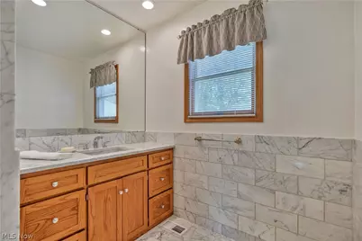10548 Briar Hill Drive, Kirtland, OH 44094 - Photo 11