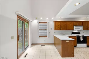 22445 Christopher Ct, Strongsville, OH 44149 - Photo 11