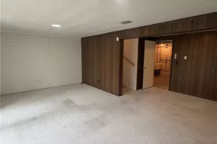 612 Trevitt Cir W, Euclid, OH 44143 - Photo 23