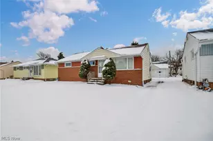 3323 Dellwood Dr, Parma, OH 44134 - Photo 3