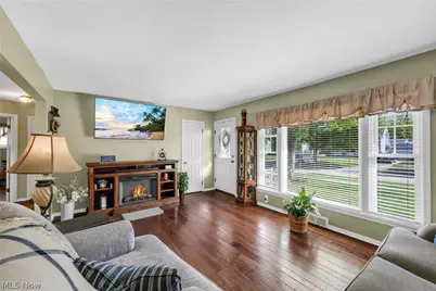 746 N Elmwood Avenue, Wickliffe, OH 44092 - Photo 9