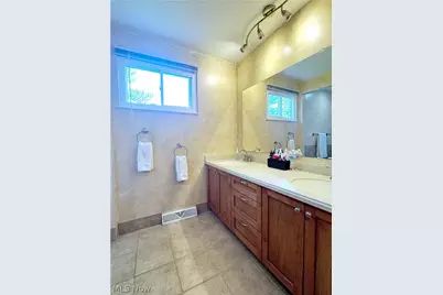17051 Hunting Meadows Drive, Strongsville, OH 44136 - Photo 29
