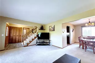 17051 Hunting Meadows Dr, Strongsville, OH 44136 - Photo 5