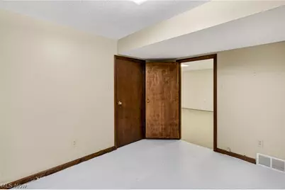 1097 Center Street E, Warren, OH 44481 - Photo 35