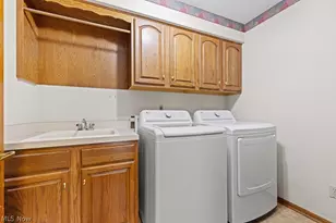 6962 Mapleridge Cir NW, Canton, OH 44718 - Photo 17