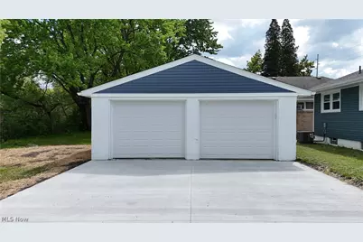 2502 Stocker Avenue, Youngstown, OH 44505 - Photo 3