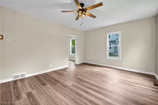 262 E Walnut St, Wadsworth, OH 44281 - Photo 9