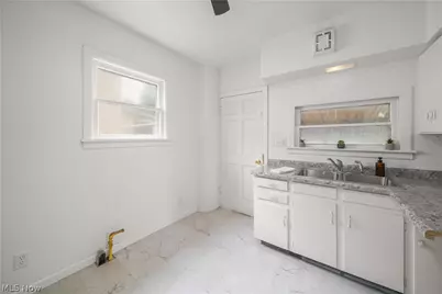 642 Parkman Road NW, Warren, OH 44485 - Photo 3
