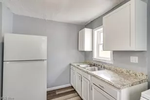 1090 Greenwood Ave, Akron, OH 44320 - Photo 9
